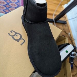 NIB Ugg W Classic Mini II (sz 8)